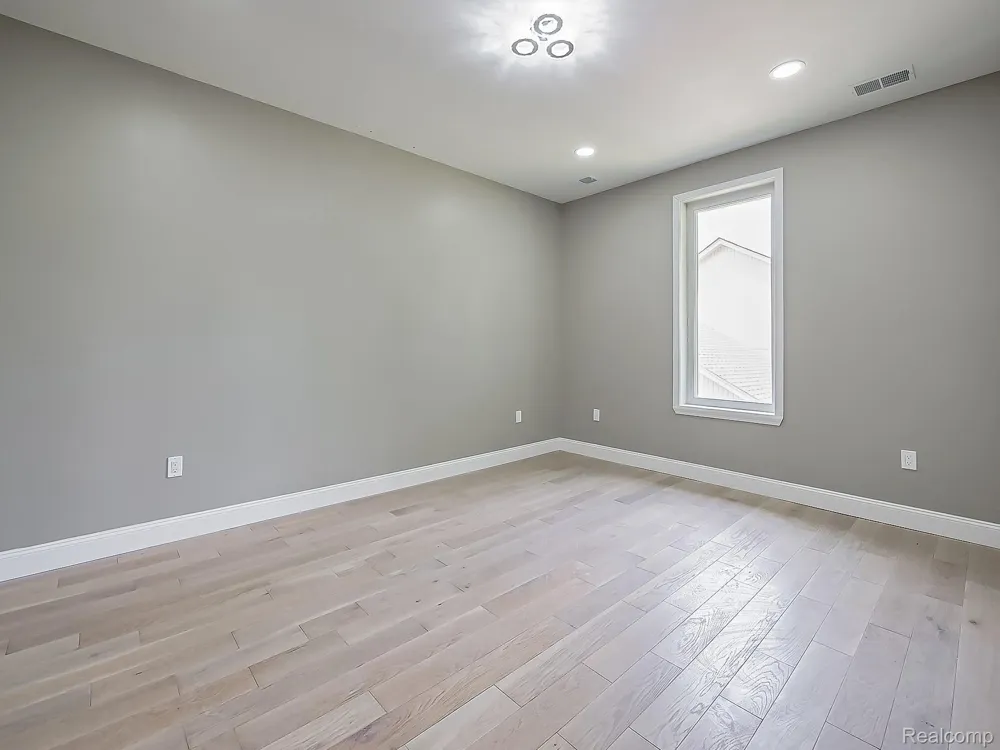 1683 Delta Drive Troy City, MI 48085