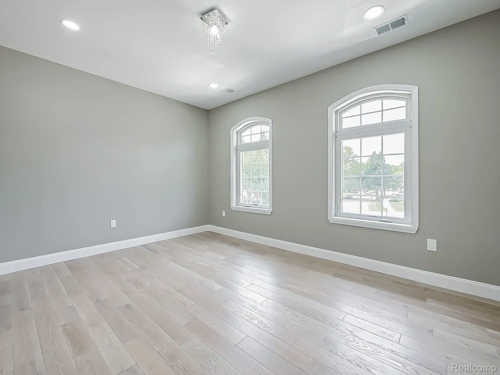 1683 Delta Drive Troy City, MI 48085