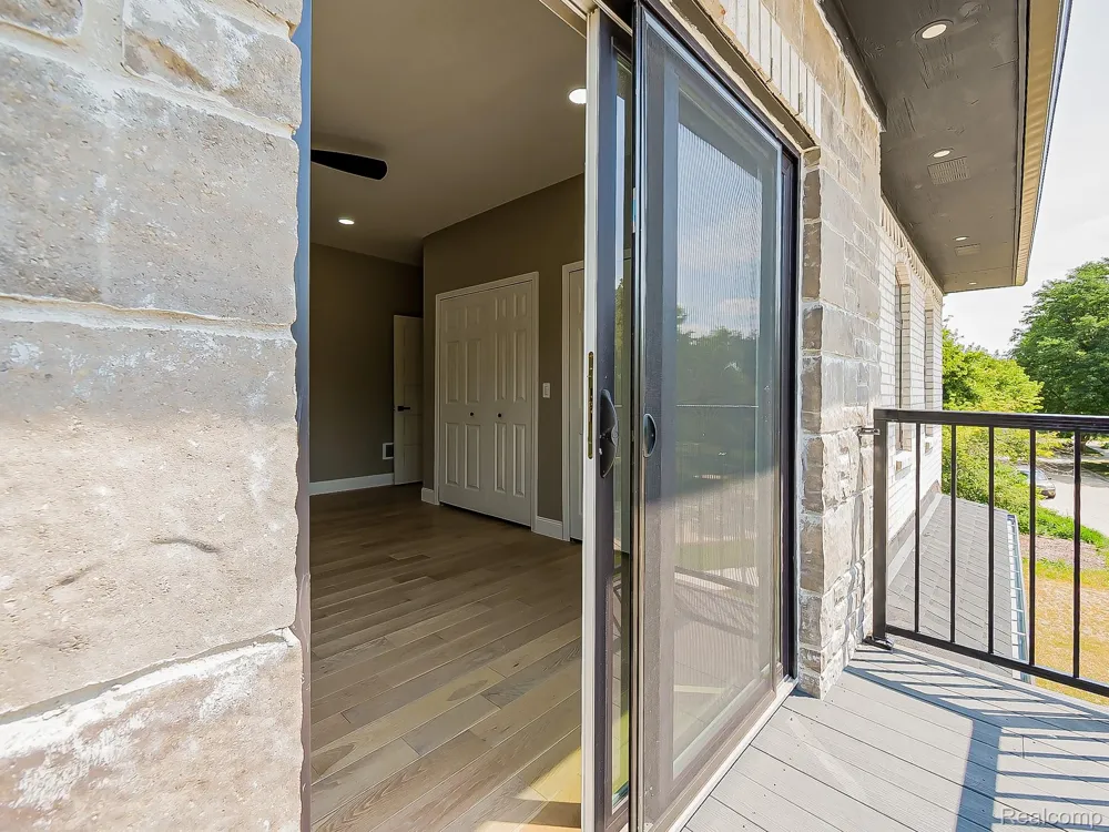 1683 Delta Drive Troy City, MI 48085