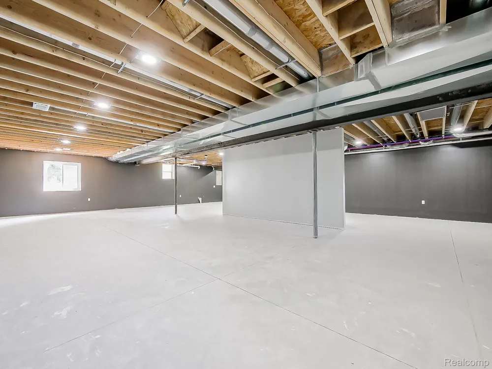 1683 Delta Drive Troy City, MI 48085