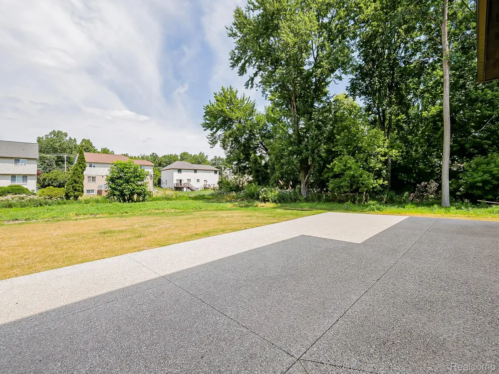 1683 Delta Drive Troy City, MI 48085