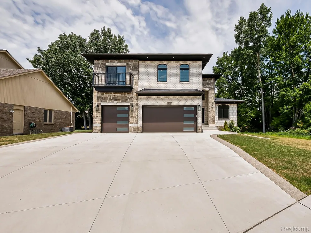 1683 Delta Drive Troy City, MI 48085