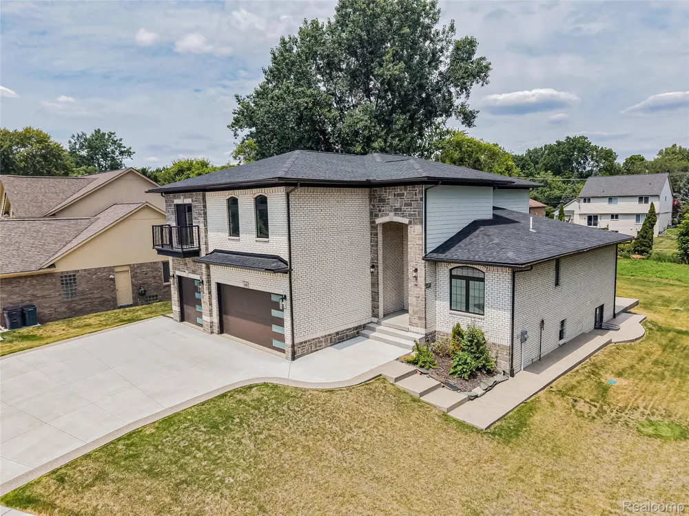 1683 Delta Drive Troy City, MI 48085