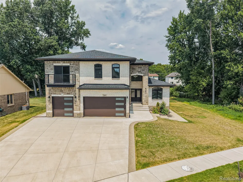 1683 Delta Drive Troy City, MI 48085