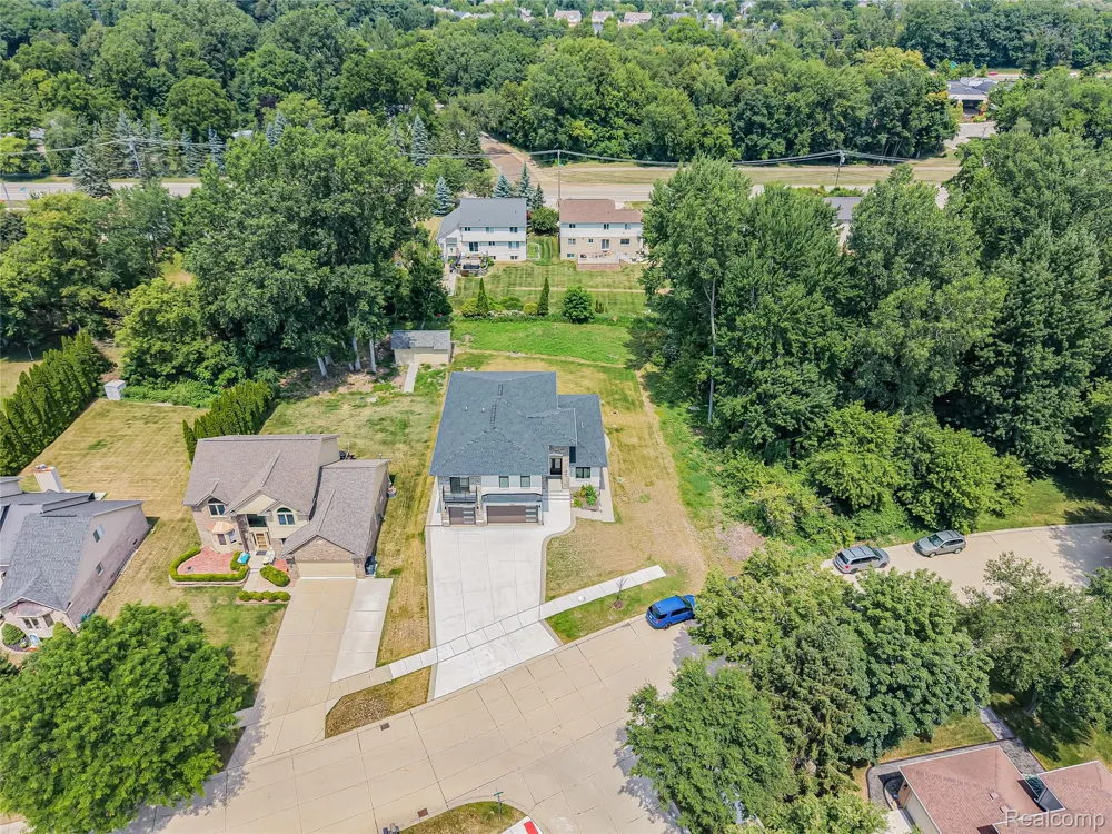 1683 Delta Drive Troy City, MI 48085