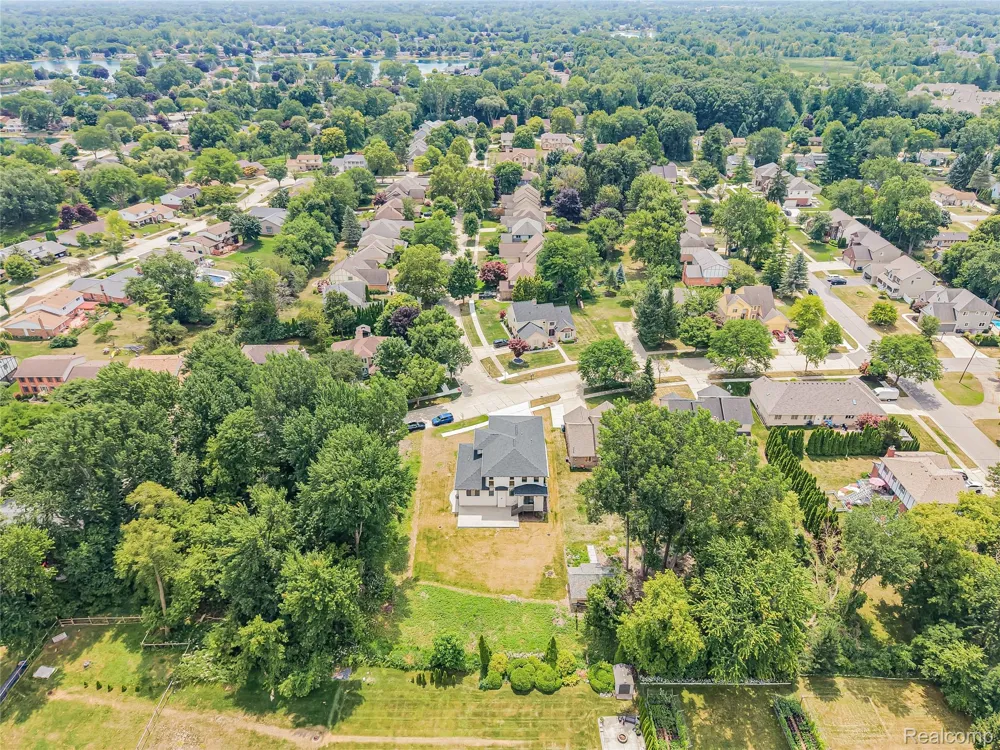 1683 Delta Drive Troy City, MI 48085