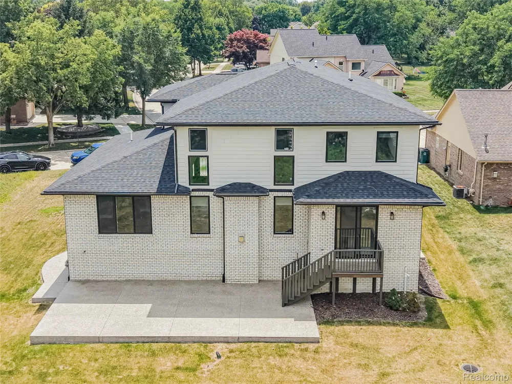 1683 Delta Drive Troy City, MI 48085