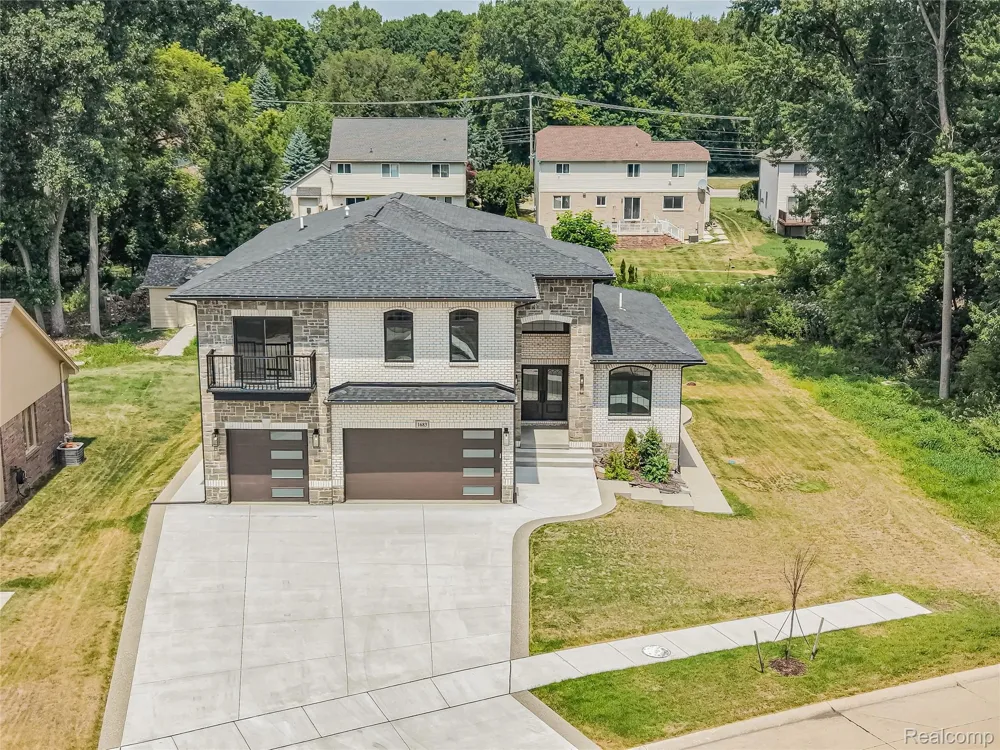 1683 Delta Drive Troy City, MI 48085
