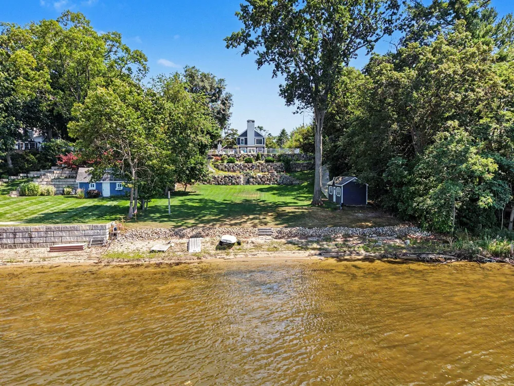 610 Ray Street North Muskegon City, MI 49445