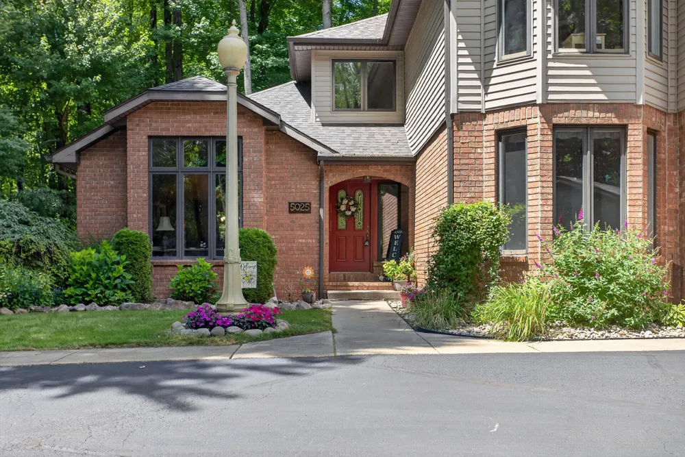 5025 Firethorne Drive Blackman Charter Township, MI 49201