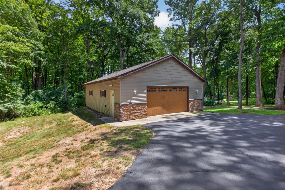 5025 Firethorne Drive Blackman Charter Township, MI 49201