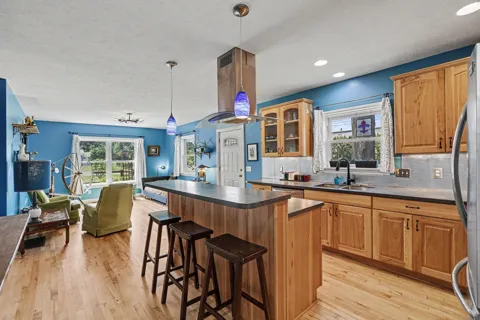 552 W 15th Street