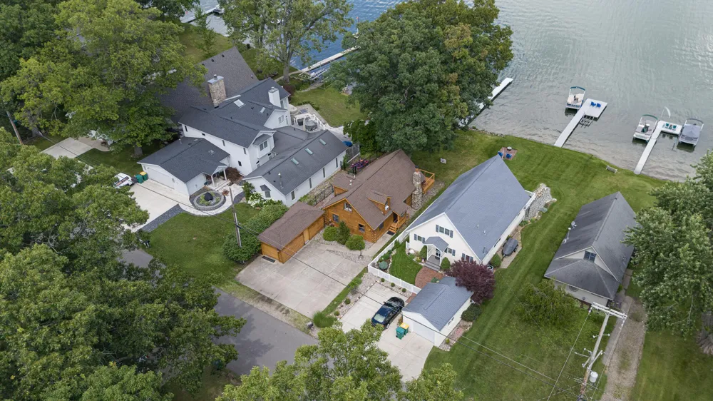 9715 Woodlawn Drive Portage City, MI 49002