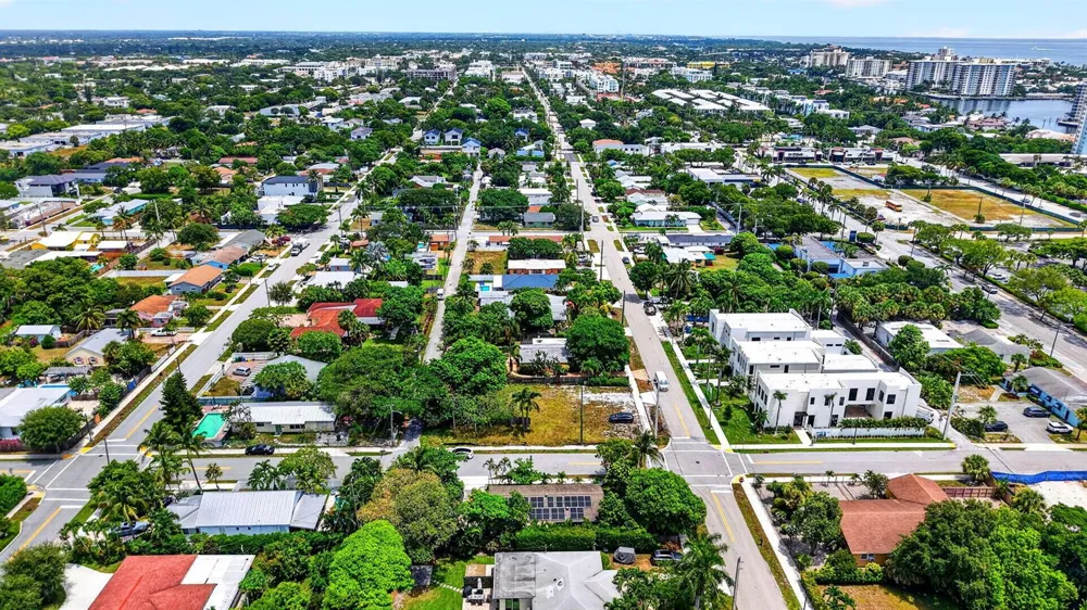 310 SE 8TH STREET Delray Beach, FL 33483