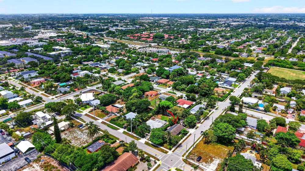 310 SE 8TH STREET Delray Beach, FL 33483