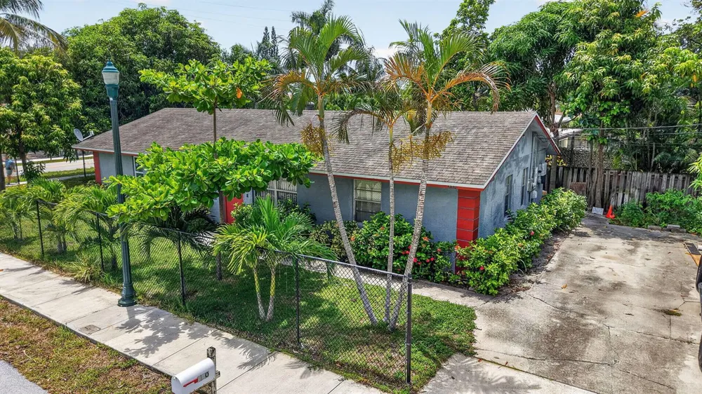 310 SE 8TH STREET Delray Beach, FL 33483