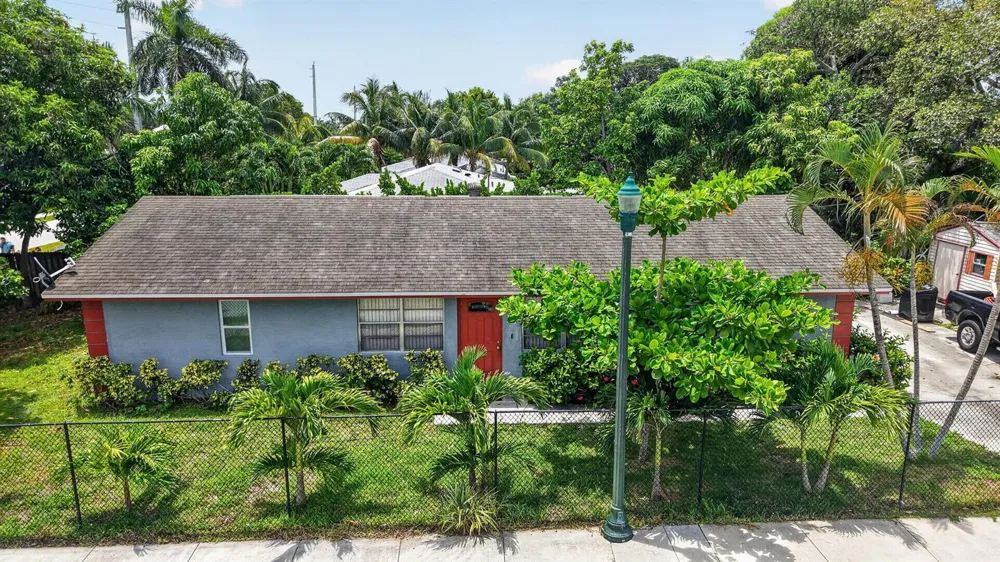 310 SE 8TH STREET Delray Beach, FL 33483