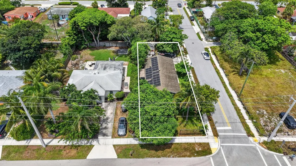 310 SE 8TH STREET Delray Beach, FL 33483
