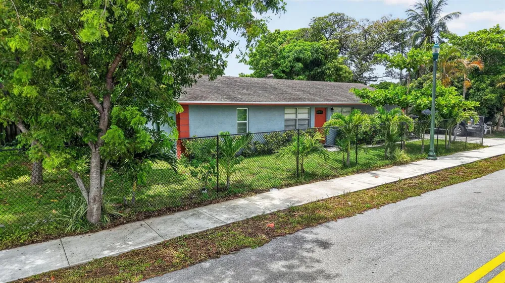 310 SE 8TH STREET Delray Beach, FL 33483