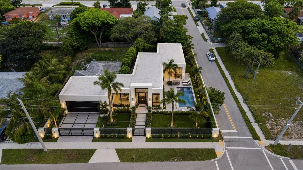 310 SE 8TH STREET Delray Beach, FL 33483