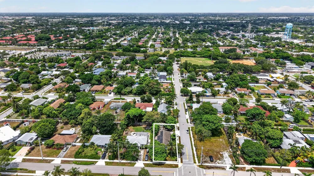 310 SE 8TH STREET Delray Beach, FL 33483