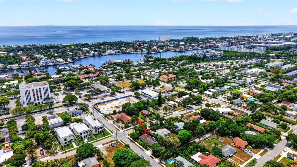 310 SE 8TH STREET Delray Beach, FL 33483