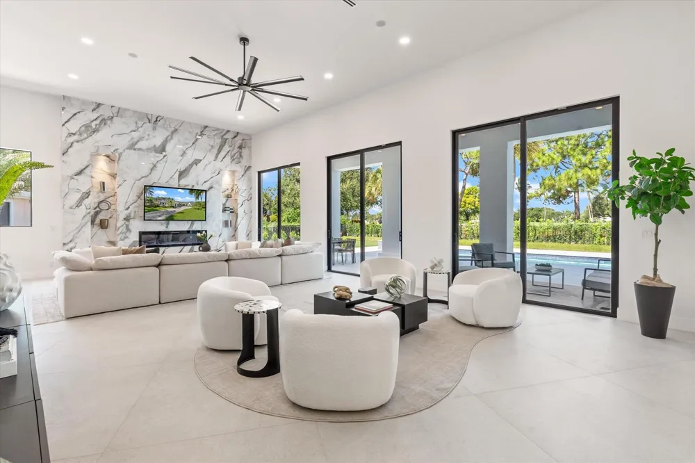 2525 Seminole Circle West Palm Beach, FL 33409