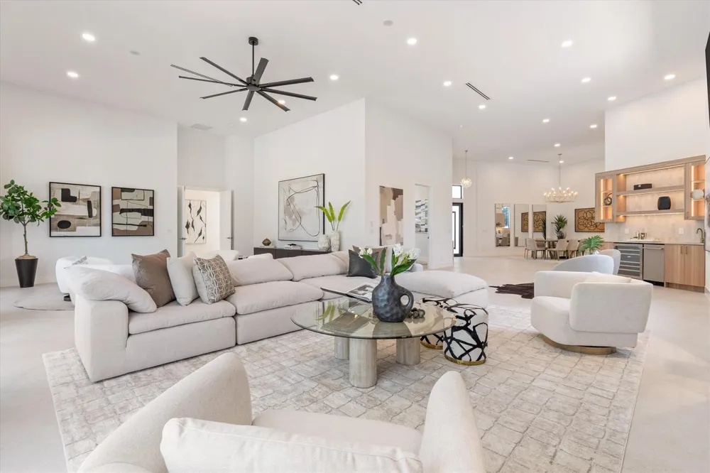 2525 Seminole Circle West Palm Beach, FL 33409