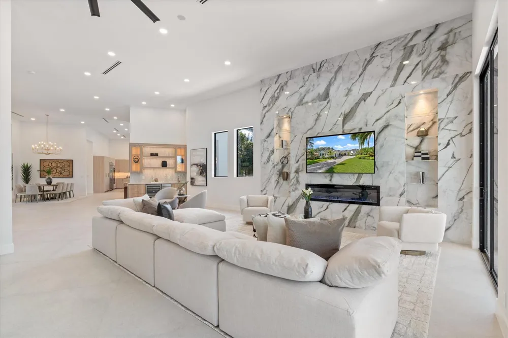 2525 Seminole Circle West Palm Beach, FL 33409