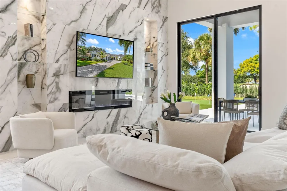 2525 Seminole Circle West Palm Beach, FL 33409
