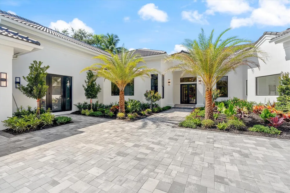 2525 Seminole Circle West Palm Beach, FL 33409