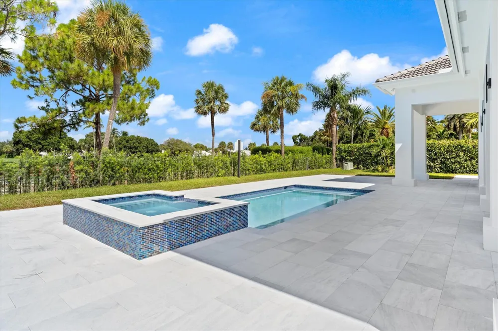 2525 Seminole Circle West Palm Beach, FL 33409