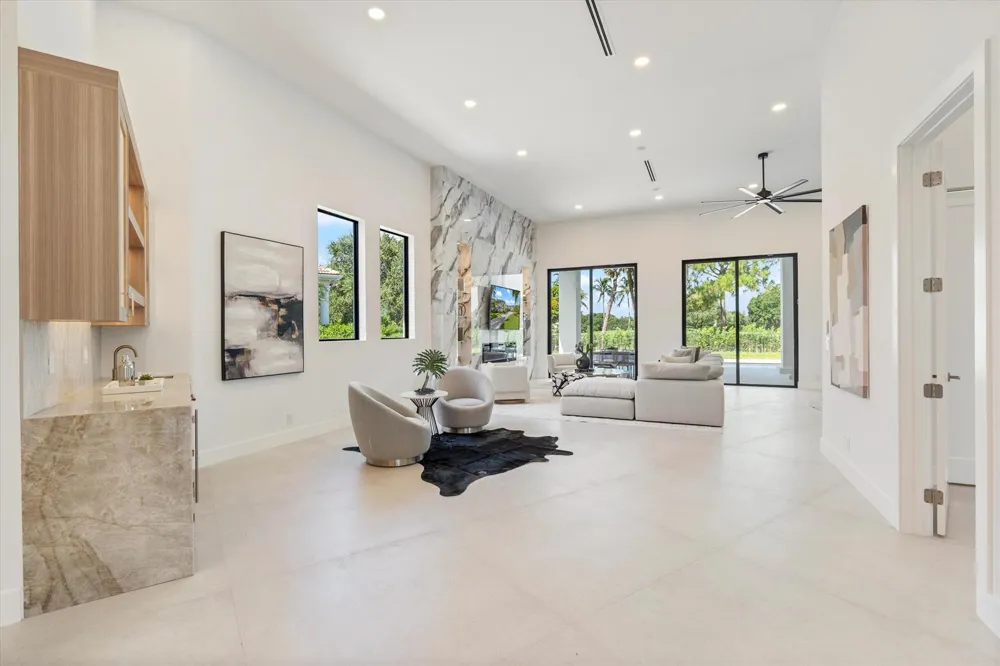 2525 Seminole Circle West Palm Beach, FL 33409