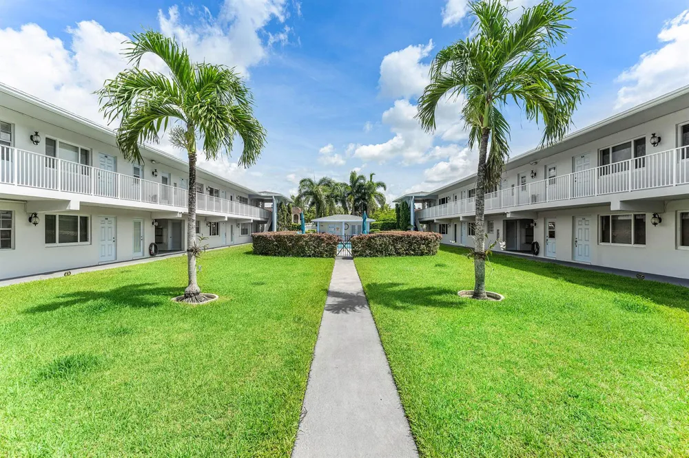 4111 NE 21st Way #204 Lighthouse Point, FL 33064
