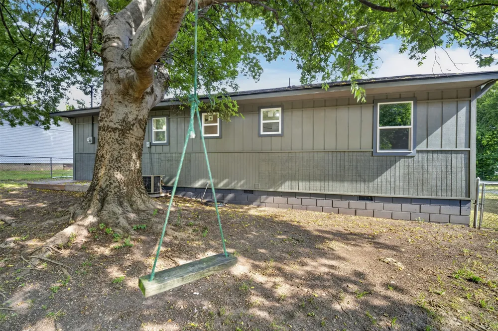 516 E Armory Avenue Fort Gibson, OK 74434