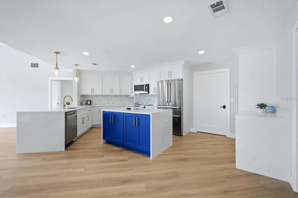 8822 MISTY CREEK DRIVE Sarasota, FL 34241