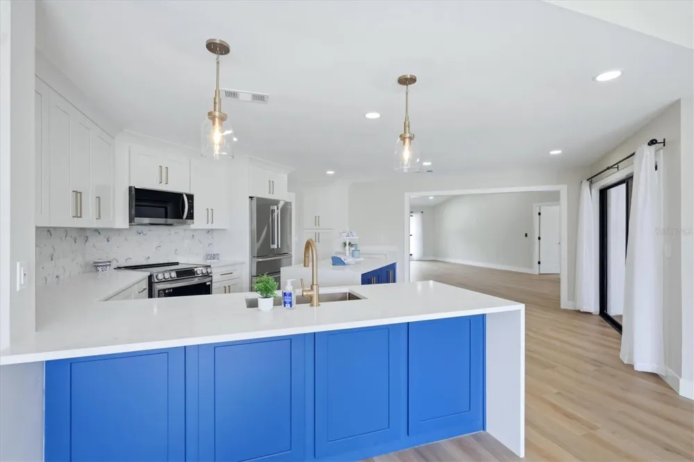8822 MISTY CREEK DRIVE Sarasota, FL 34241
