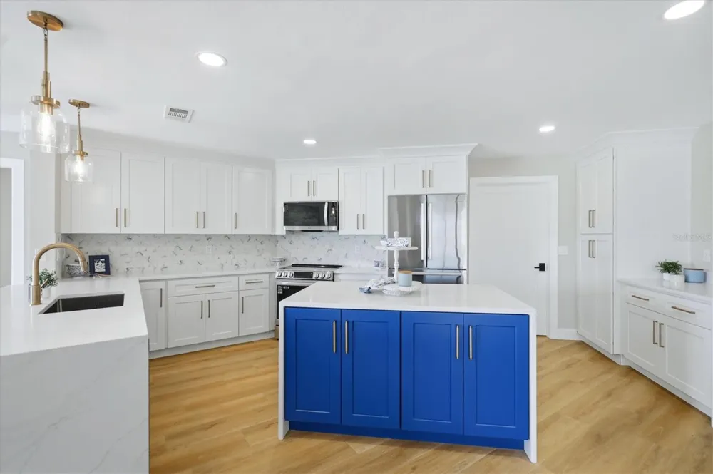 8822 MISTY CREEK DRIVE Sarasota, FL 34241