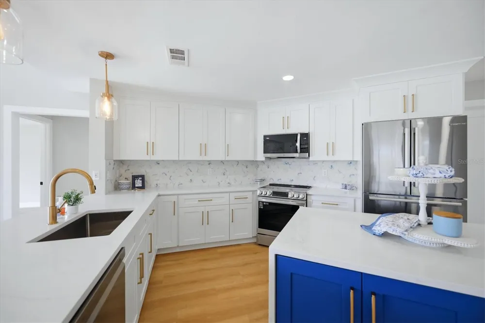 8822 MISTY CREEK DRIVE Sarasota, FL 34241