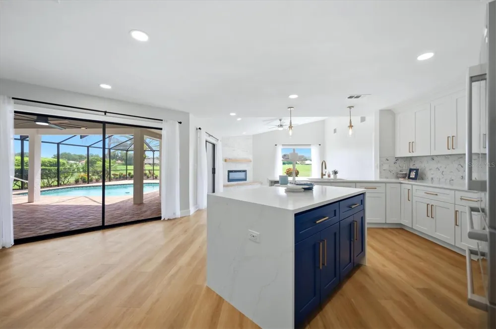 8822 MISTY CREEK DRIVE Sarasota, FL 34241