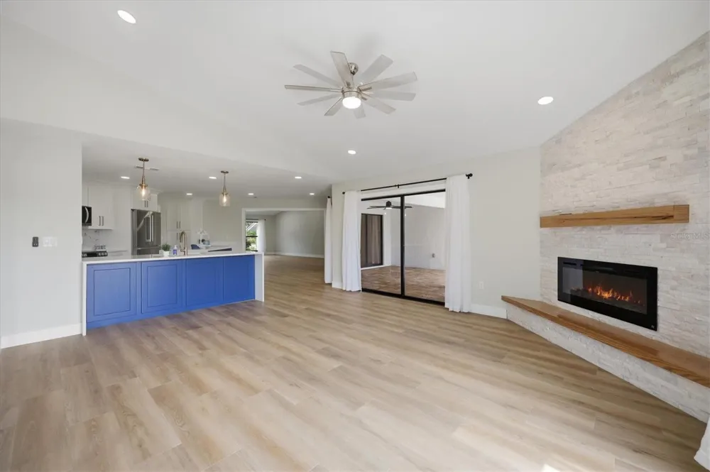 8822 MISTY CREEK DRIVE Sarasota, FL 34241
