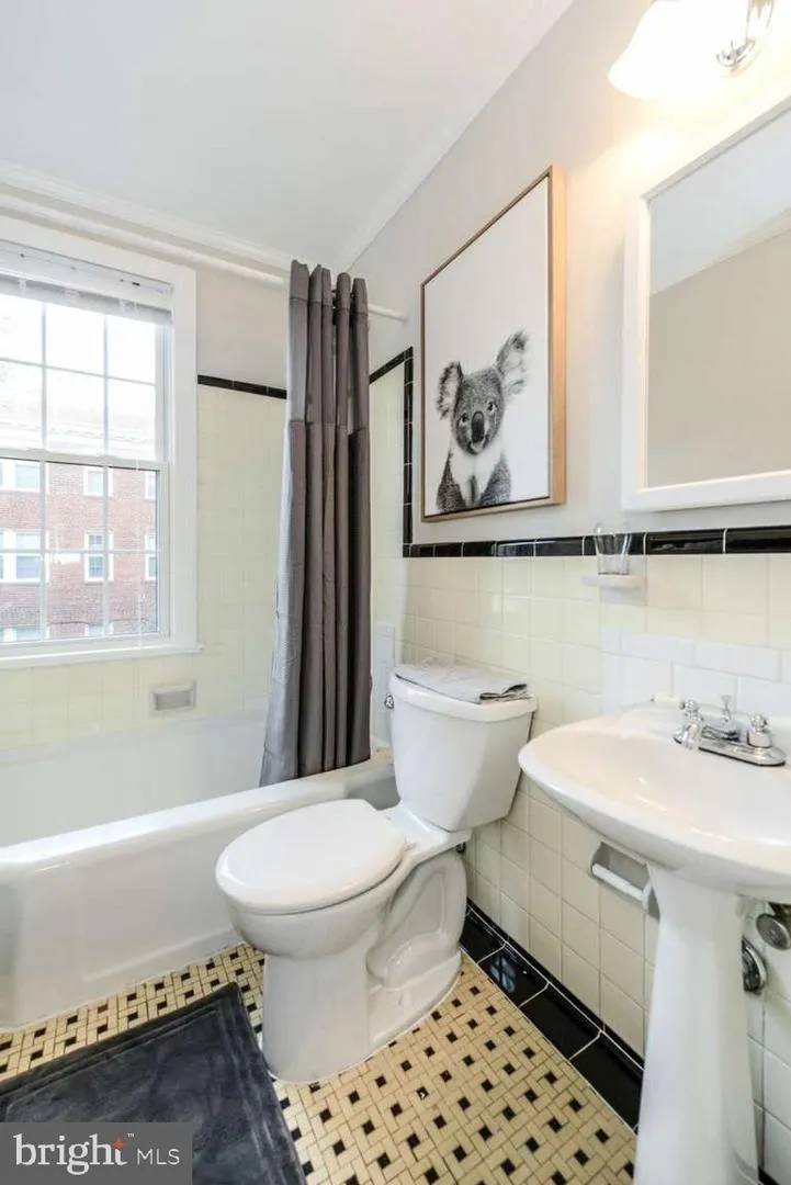 6 E NELSON AVENUE #A313 Alexandria, VA 22301