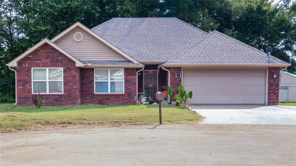 1520 Cherokee Rock Road Muldrow, OK 74948