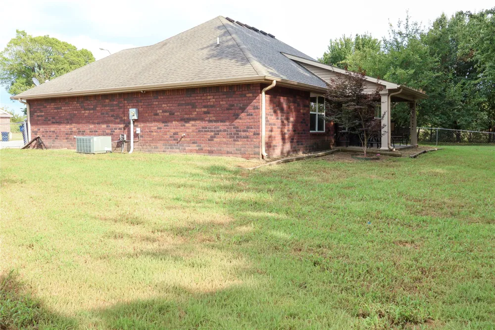 1520 Cherokee Rock Road Muldrow, OK 74948