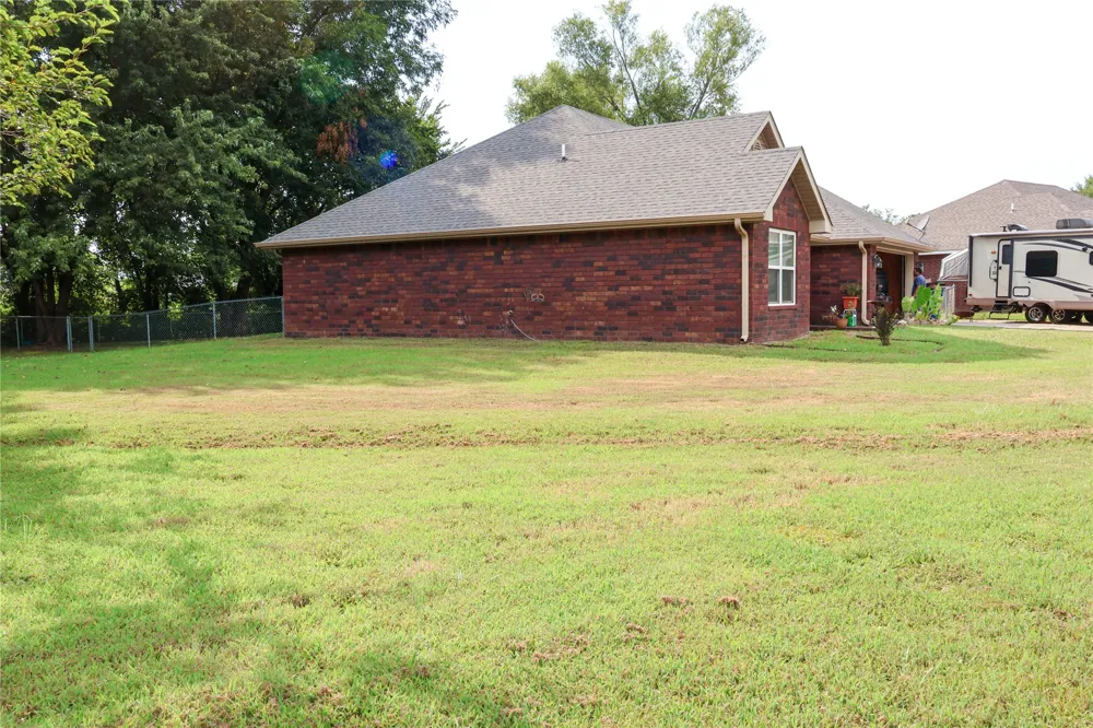 1520 Cherokee Rock Road Muldrow, OK 74948