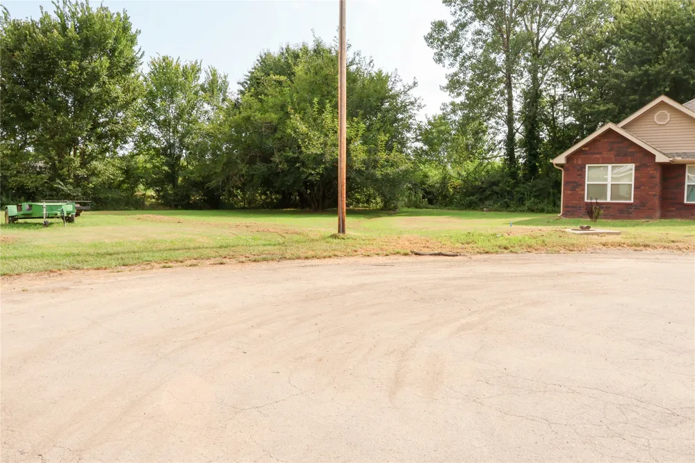 1520 Cherokee Rock Road Muldrow, OK 74948