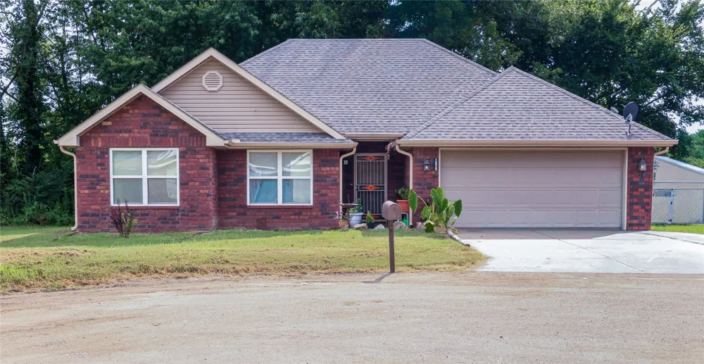 1520 Cherokee Rock Road Muldrow, OK 74948