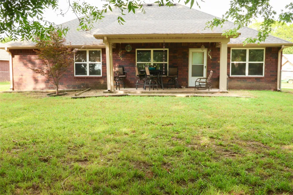 1520 Cherokee Rock Road Muldrow, OK 74948