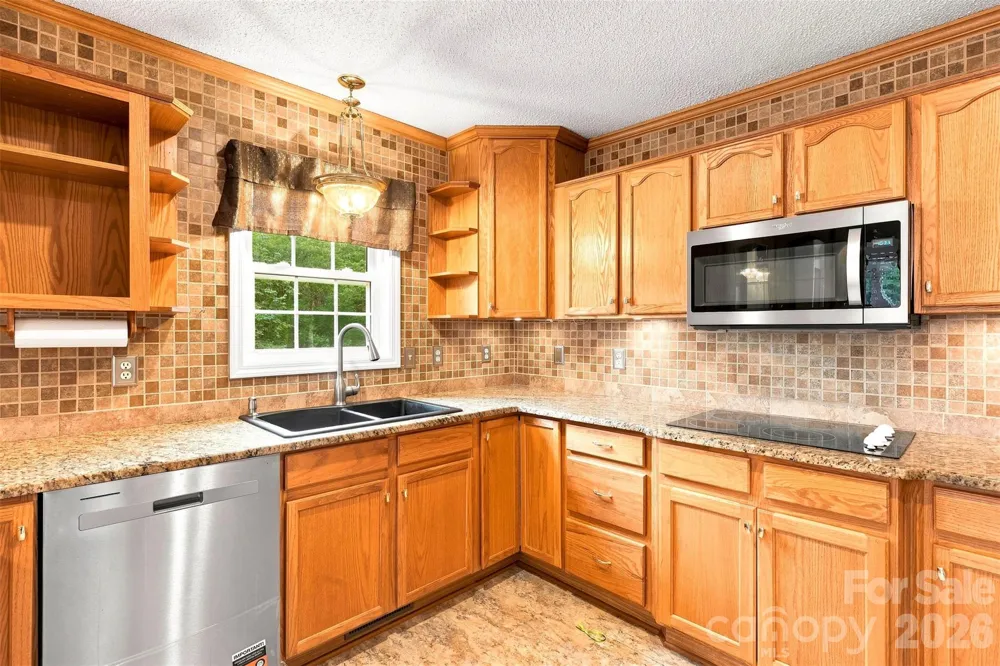 199 Bethlehem Manufacturing Lane Hickory, NC 28601
