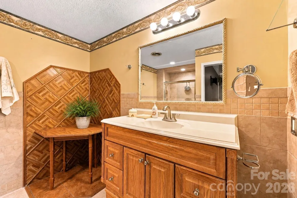 199 Bethlehem Manufacturing Lane Hickory, NC 28601